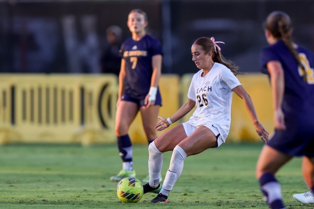 2025 10 05 562 wsoc lbsuvsuci 011
