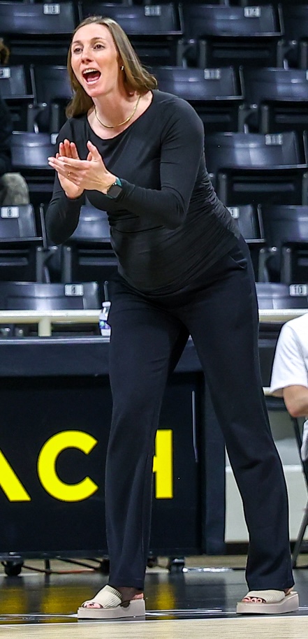 2025 10 16 WVB LBSUvsUSD