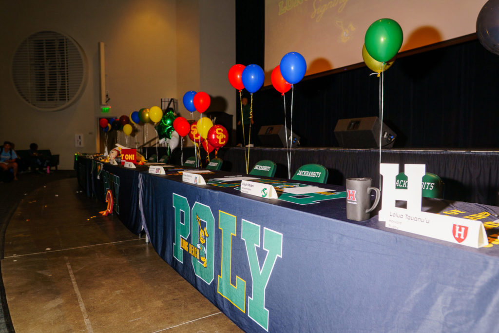 LBPOLYSIGNINGDAY 1