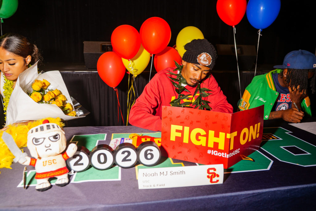 LBPOLYSIGNINGDAY 1