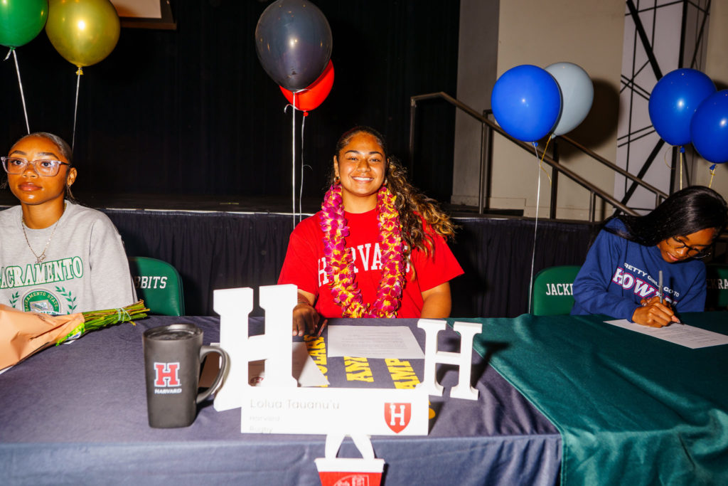 LBPOLYSIGNINGDAY 1