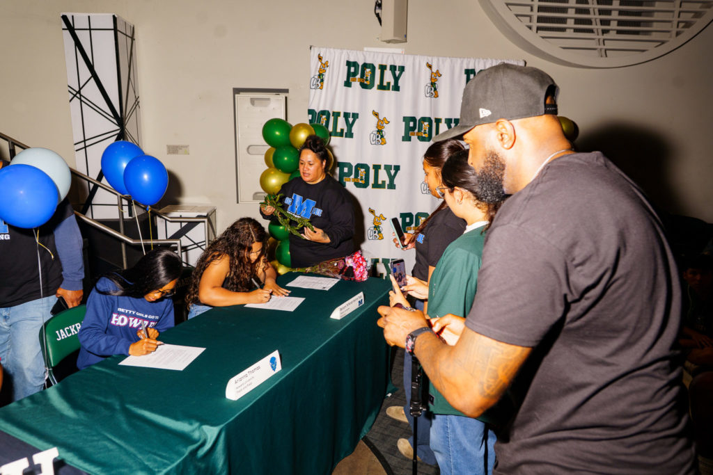 LBPOLYSIGNINGDAY 1