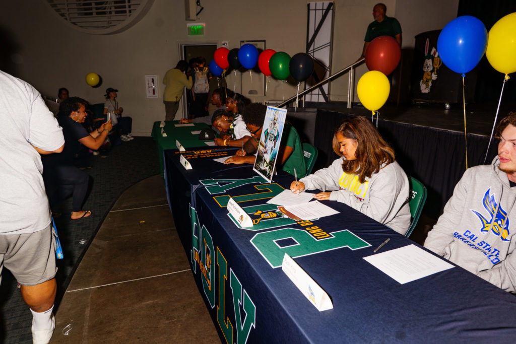 LBPOLYSIGNINGDAY 1