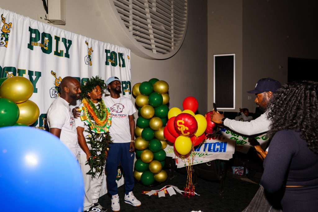 LBPOLYSIGNINGDAY 1
