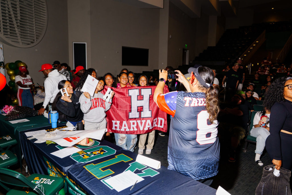 LBPOLYSIGNINGDAY 1
