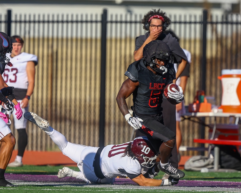 2026 10 24 562 JUCOFB LBCCvsMtSac 005.jpg compressed