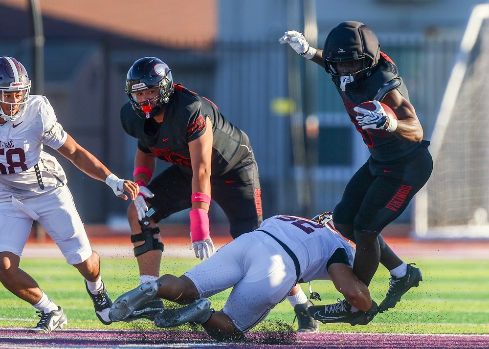 2026 10 24 562 JUCOFB LBCCvsMtSac 018.jpg compressed