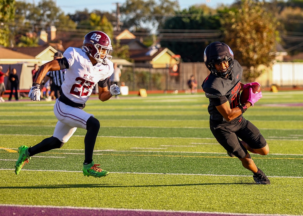 2026 10 24 562 JUCOFB LBCCvsMtSac 029.jpg compressed