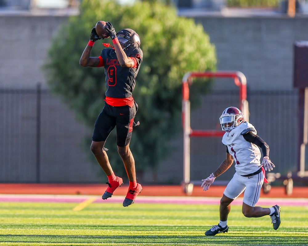 2026 10 24 562 JUCOFB LBCCvsMtSac 033.jpg compressed
