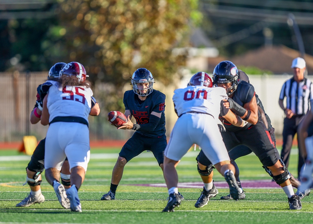 2026 10 24 562 JUCOFB LBCCvsMtSac 043.jpg compressed