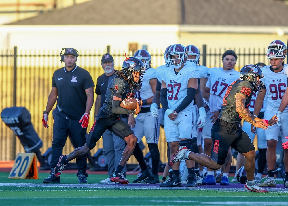 2026 10 24 562 JUCOFB LBCCvsMtSac 058.jpg compressed
