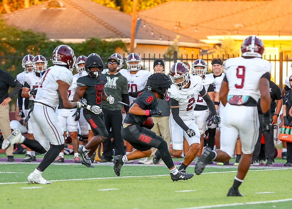2026 10 24 562 JUCOFB LBCCvsMtSac 070.jpg compressed