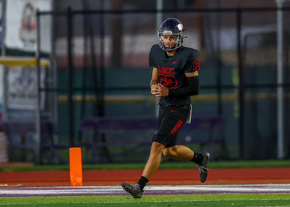 2026 10 24 562 JUCOFB LBCCvsMtSac 071.jpg compressed
