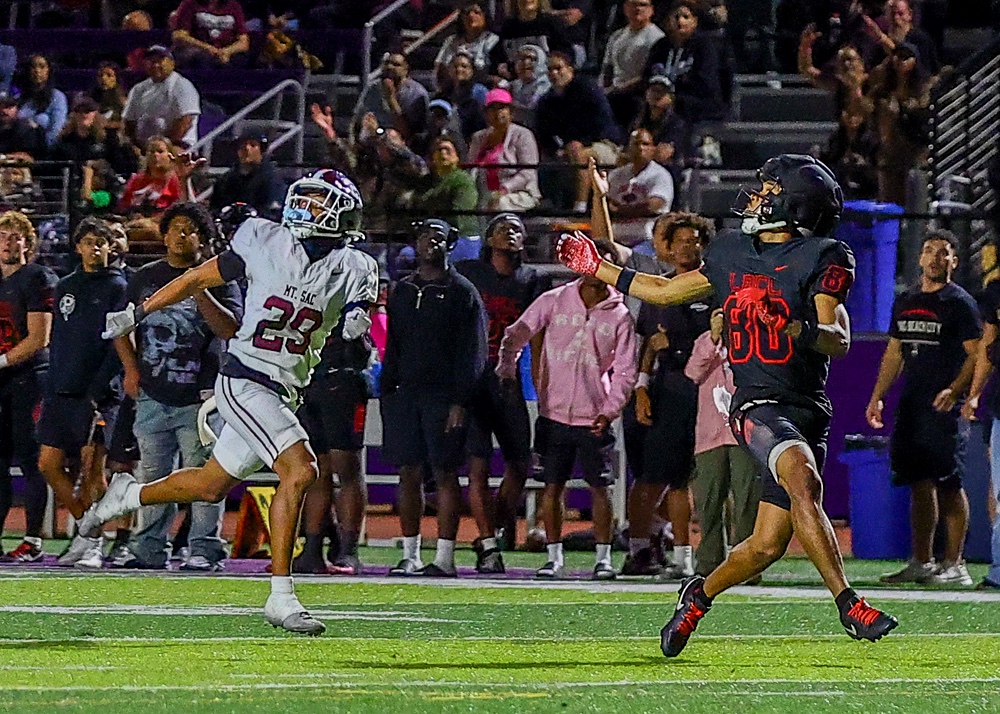 2026 10 24 562 JUCOFB LBCCvsMtSac 101.jpg compressed